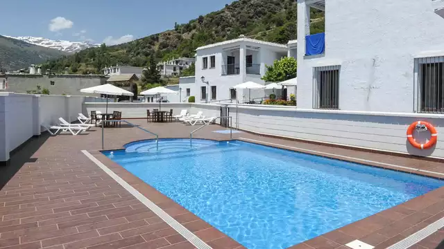 Ontdek de lokale keuken in een landelijk hotel vlakbij Granada