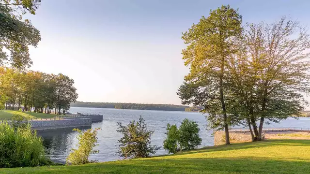 Pure détente aux Lacs de l'Eau d'Heure avec dîner, spa et chambre vue sur lac