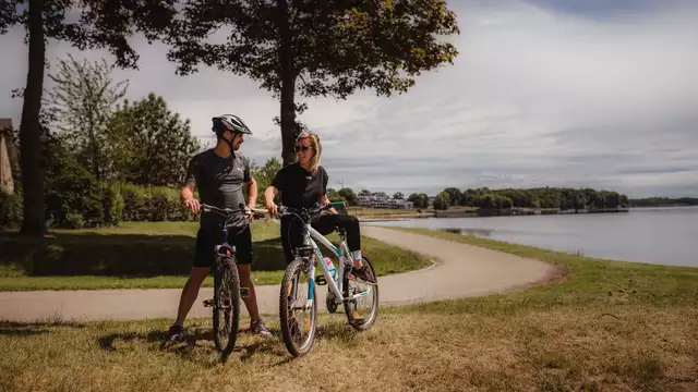 Sport et détente aux Lacs de l'Eau d'Heure avec location de vélos, wellness et dîner (min.2nuits)