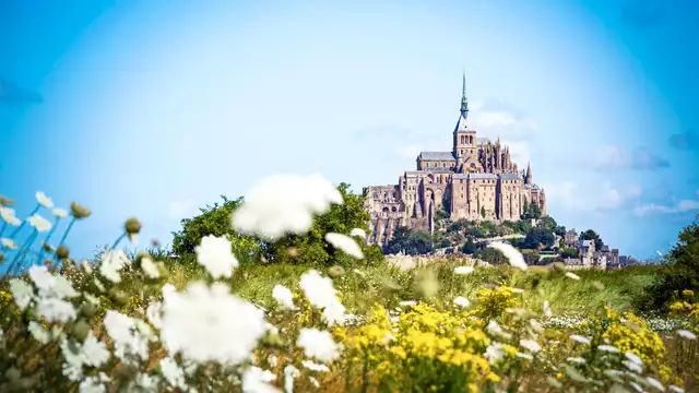 Champagne et decouverte du Mont Saint Michel en famille en hotel etoiles