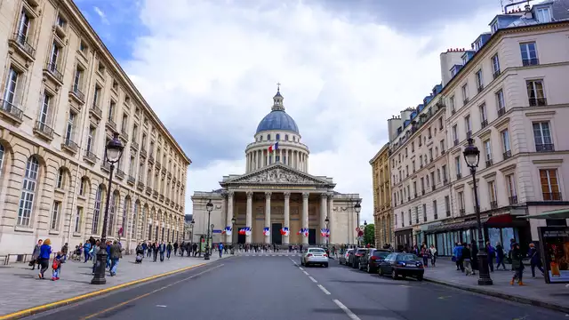 Vacances parisiennes avec visite du Château de Fontainebleau