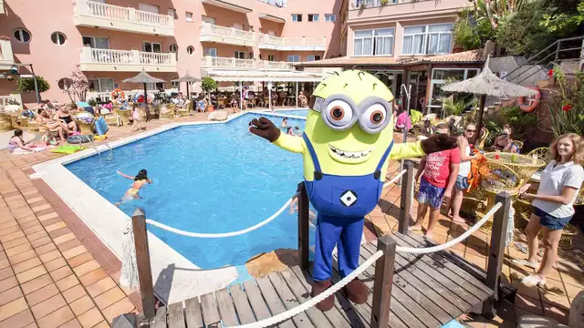 Vacanze in famiglia sulla spiaggia di Lloret con pensione completa