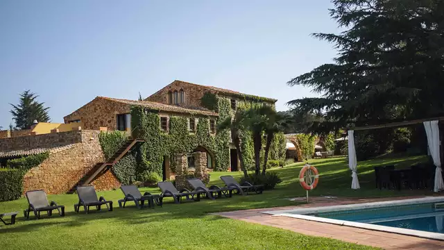 Escapada en un hotel con encanto en Pals, con desayuno incluido