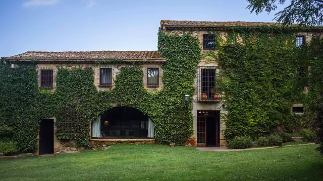 Escapada en la Costa Brava: Con cena en un hotel con encanto en Pals