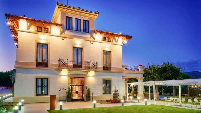 Un'incantevole fuga in un boutique hotel 4* con camera affacciata sui giardini di Alella