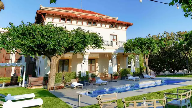 Fuga in un hotel boutique a 4 stelle in camera con terrazza, ad Alella