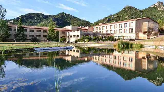 Escapada romántica a una Masia con acceso al spa, cena y cava