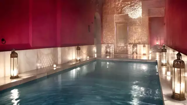 Escapade dans le centre de Grenade avec accès aux bains arabes et massage