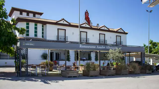 Diner romantique dans le fulgurant paysage de Grenade