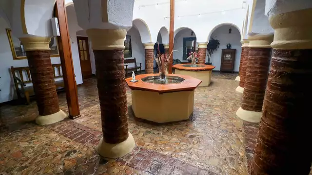 Gastronomie en een bezoek aan een wijnkelder in een prachtig klooster in Extremadura