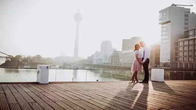Romance con vino y chocolate junto al Rin en el barrio más de moda de Düsseldorf