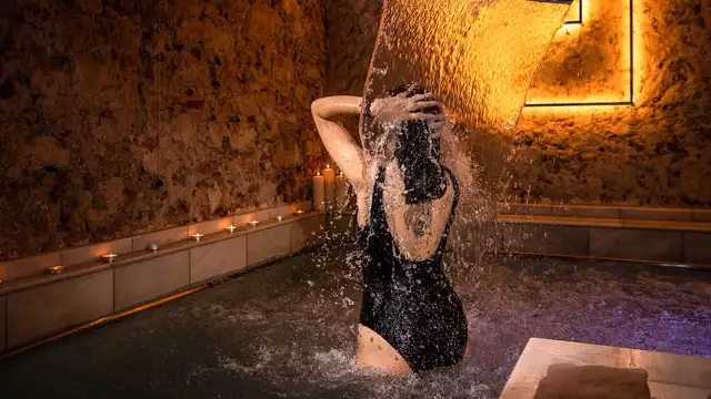 Escapade complète au Spa Broquetas : avec demi-pension, piscine thermale et massage relaxant