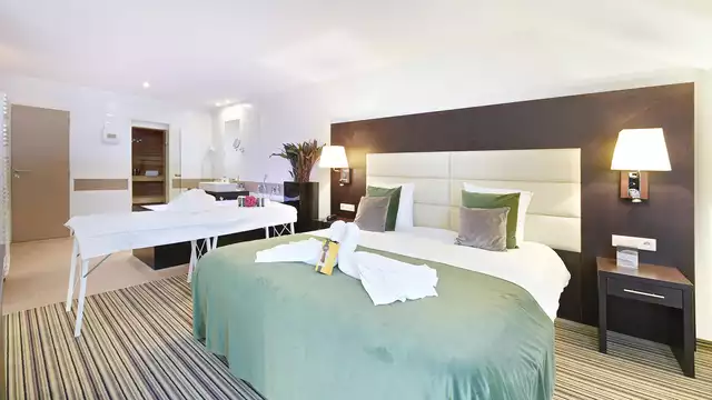 Escapada romántica con botella de vino espumoso en la Suite Wellness en Charleroi