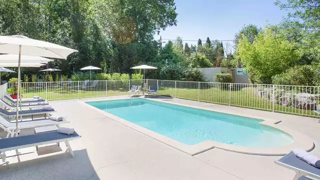 Escapada relajante y romántica entre árboles en la Provenza en hotel de 4*