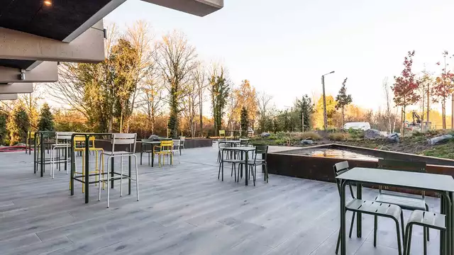 Disfruta en este hotel de diseño a dos pasos de Mons con el desayuno incluido