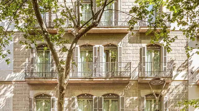 Séjournez dans l'emblématique hôtel Hotel Casa Elliot, avec petit-déjeuner inclus en chambre double supérieure