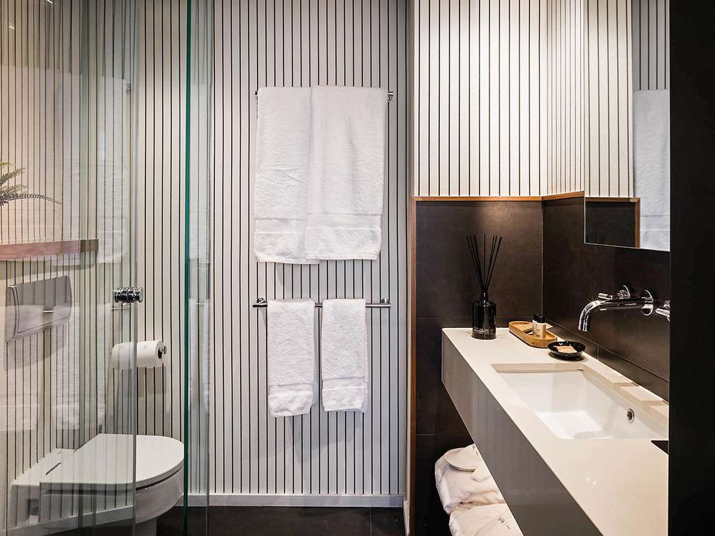 Séjournez à l'emblématique hôtel Casa Elliot, petit-déjeuner inclus, dans le centre de Barcelone. - 4* - 9