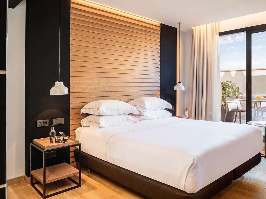 Séjournez à l'emblématique hôtel Casa Elliot, petit-déjeuner inclus, dans le centre de Barcelone. - 4* - 7