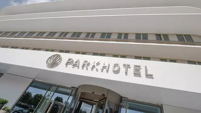 Sábado especial: noche en hotel de 4 estrellas con champán y salida tardía