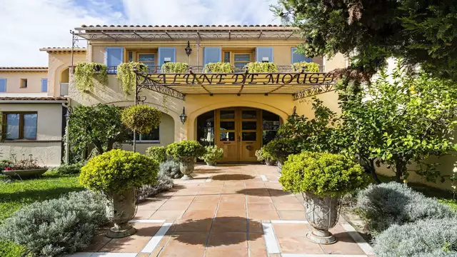 Soggiorno di assoluto relax con accesso alla spa e massaggio di coppia di 50 minuti nell'entroterra di Cannes