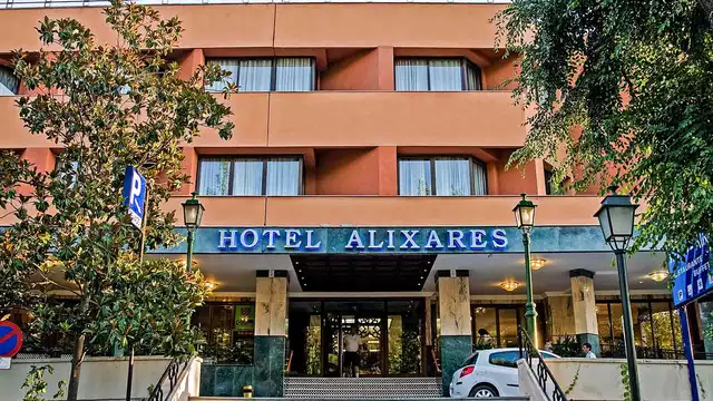 Hotel in Granada met ontbijt inbegrepen en buitenzwembad met solarium