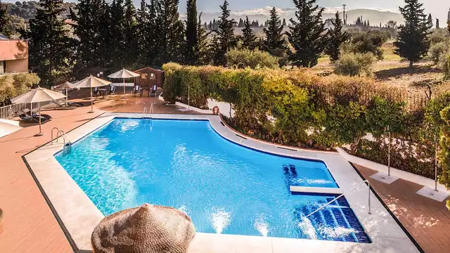 Hotel in Granada met ontbijt inbegrepen en buitenzwembad met solarium