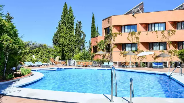 Escapada en Granada en habitación con balcón y vistas panorámicas