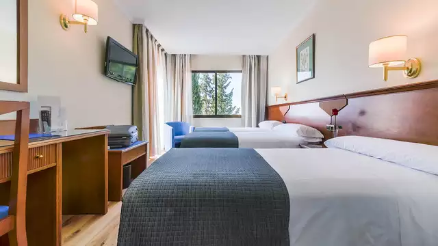 Kamer voor 3 personen in het centrum van Granada met ontbijt en zwembad