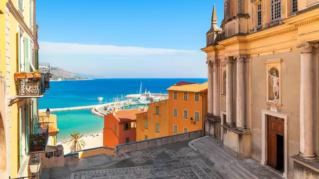 Séjour avec vue sur les eaux paradisiaques de Menton
