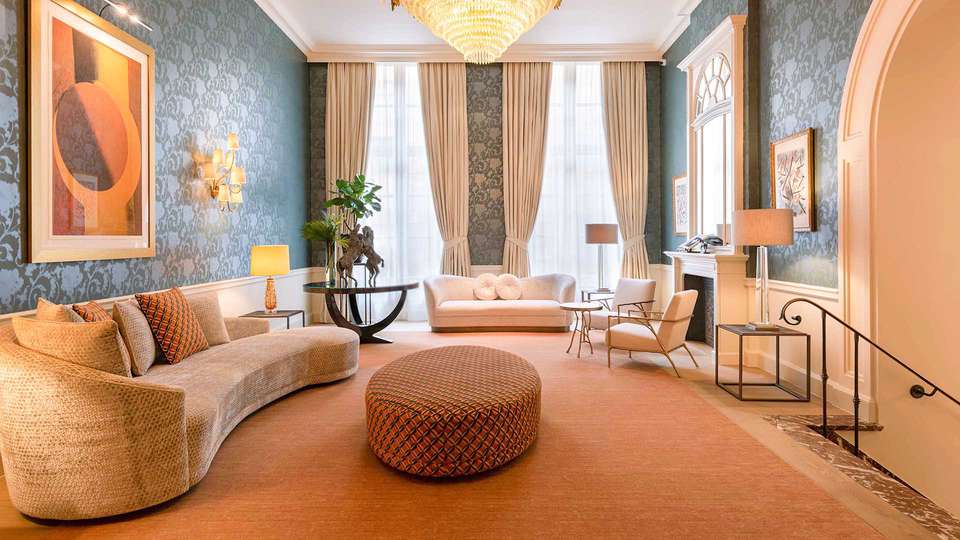 Vive una noche unica en un historico hotel de Brujas