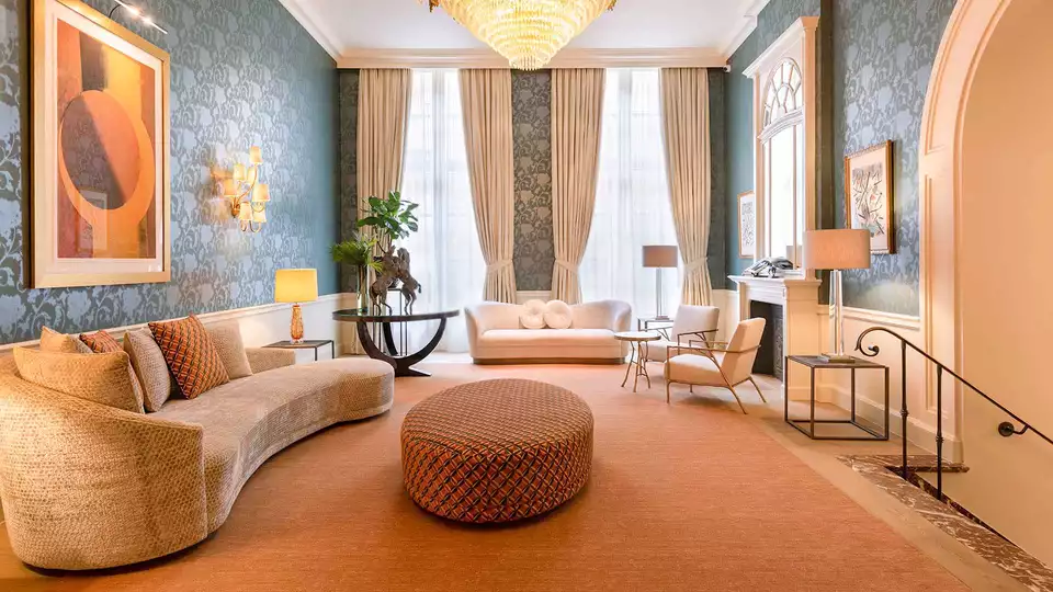 Vive una noche unica en un historico hotel de Brujas