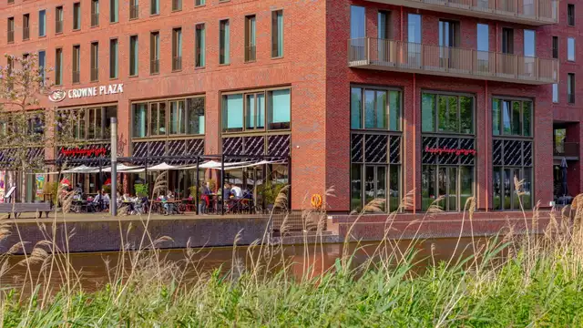 Commencez bien votre escapade à Amsterdam: boisson, en-cas et convivialité!