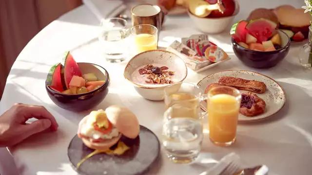 Alojamiento de lujo y cena asiática compartida en el Van der Valk Palace Hotel Noordwijk