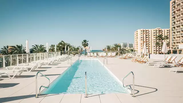Een uitje met diner, middagsnack en cocktail in een hotel alleen voor volwassenen