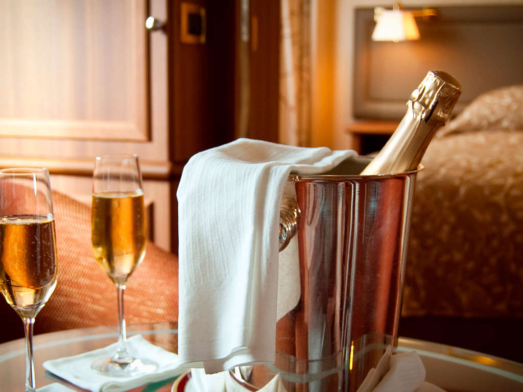 Escapade romantique à 40min de Paris : détente, champagne et macarons à Chantilly - 4* - 25