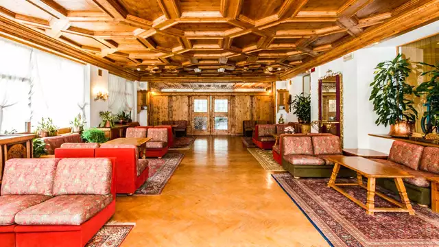 Romance et bien-être à Cortina d'Ampezzo dans une chambre avec sauna privé et dîner