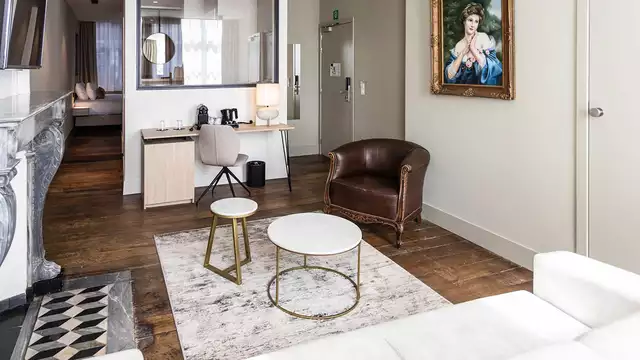 Romantiek en luxe in een suite met bad en cava