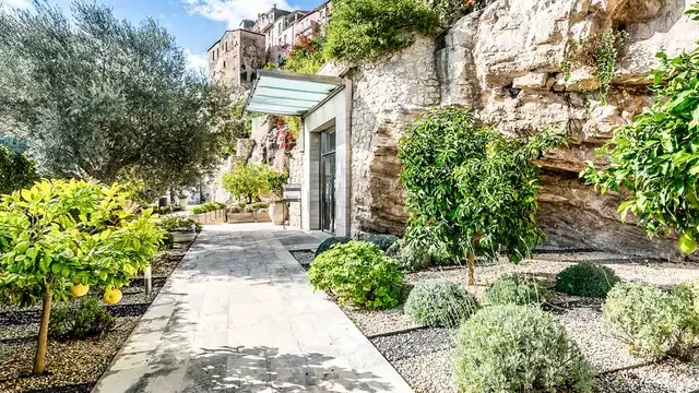 Soggiorno in Junior Suite nel cuore di Ragusa, a 100 metri dal Duomo