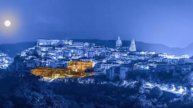 Soggiorno in Junior Suite nel cuore di Ragusa, a 100 metri dal Duomo