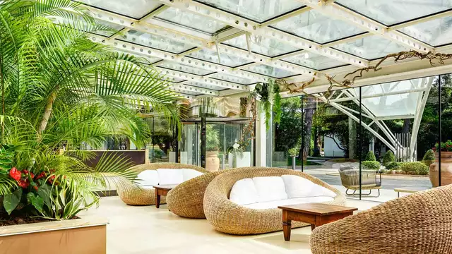 Exclusief verblijf voor maximaal 4 personen in een Junior Suite met uitzicht op de Toscaanse kust