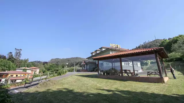 Desconecta con tu pareja en un ambiente rural en Nueva de Llanes con cena y botella de cava