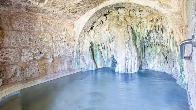 Escapada romántica:Circuito de contrastes y baño del moro con media pensión (desde 2 noches)