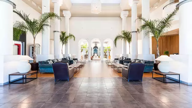 Escapada estrellas en habitacion deluxe con copa de bienvenida