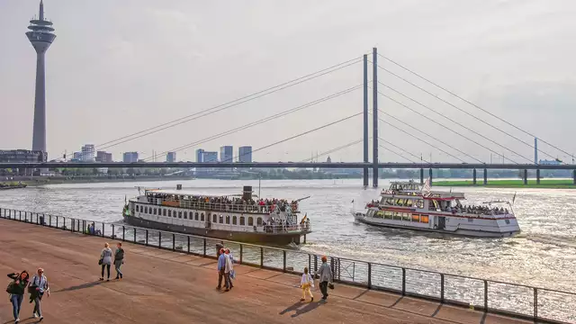 Profitez de Düsseldorf avec une croisière sur le Rhin et un délicieux dîner (demi-pension)