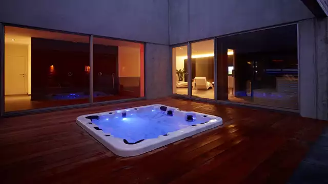 Goditi il lusso e il benessere privato nell'affascinante Roeselare