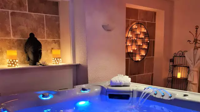 Romantiek en suite met privéspa en champagne!