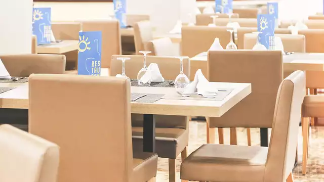 Visitez Salou avec Séjour Tout Inclus : Petit-Déjeuner, Accès à la Zone Splash
