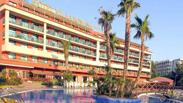 Séjour en famille en demi-pension avec spa et toboggans à Salou !