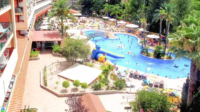 Vakantie in Salou met volpension en spa-sessie inbegrepen in een driepersoonskamer.