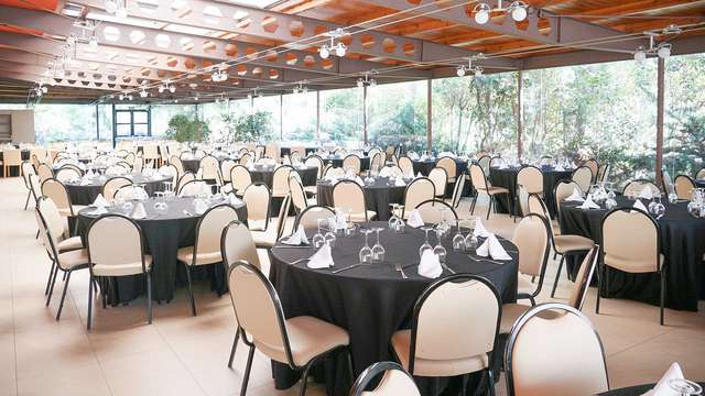 Vacanze a Salou con pensione completa e percorso spa incluso in camera tripla.